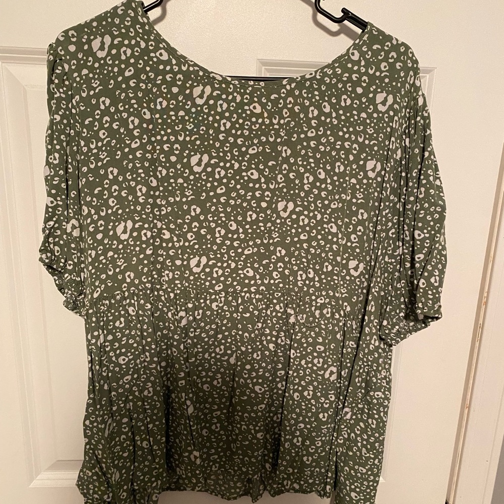 Green cheetah t shirt